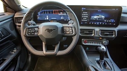 Mantiene el instrumental digital de 12,4” combinado con la pantalla táctil de 13,2”