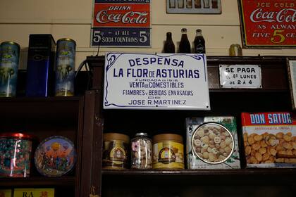 Nota para Historias < La Flor de Asturias > clásico almacén de barrio, fundado en 1916.