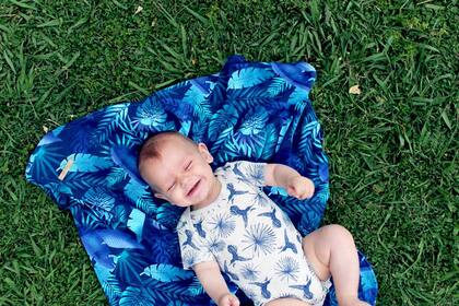 Mantita recibidora $320 de Pilina Mia / Body $460 de Pequeña Estampa