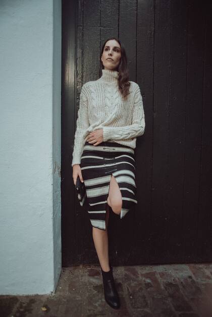 Manto exporta abrigos creados a partir de textiles hechos a mano en telares por artesanos del pueblo de San Isidro, Salta