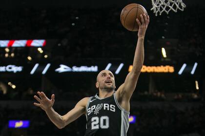 Manu, en el partido clave que San Antonio le ganó a Houston