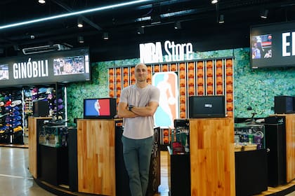 Manu Ginóbili compartió una tarde con streamers y fanáticos en el NBA Store de Martínez