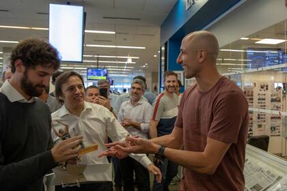 Manu Ginóbili estuvo charlando más de 35 minutos con los periodistas de La Nación