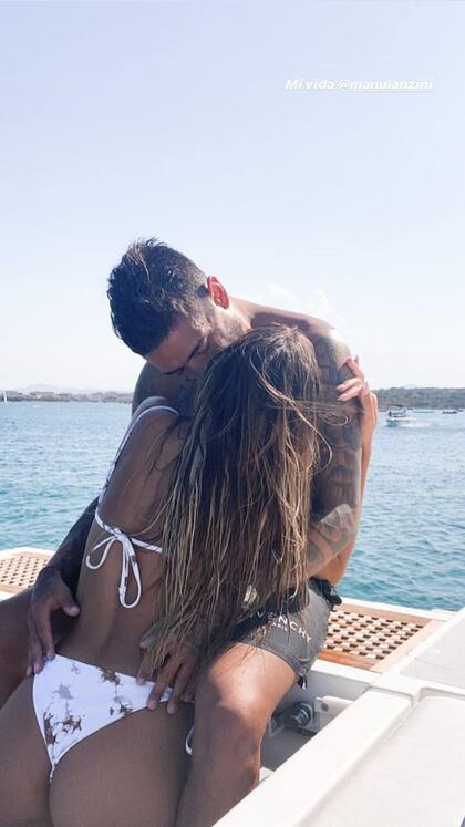 Manu Lanzini y su novia Jennifer Reina, románticos en sus vacaciones. 