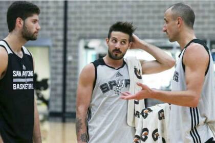 Pato, en el breve período de pretemporada que compartió con Nicolás Laprovittola y Manu Ginóbili en San Antonio Spurs, de la NBA; terminaría jugando cinco partidos en Orlando Magic, en 2017.