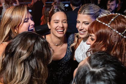 Manu
Viale en pleno dancing con la novia y más amigas