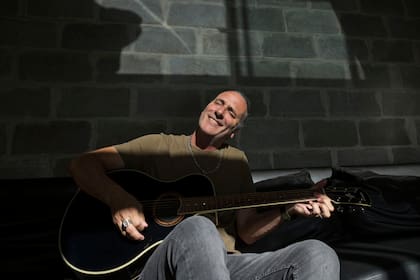 Manuel Wirzt recupera el concepto de disco con Todo, su nuevo material