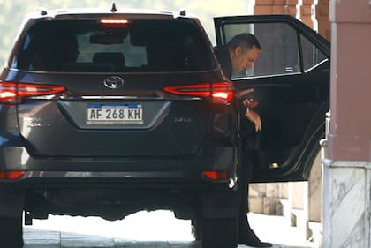 Manuel Adorni, al llegar a Casa Rosada