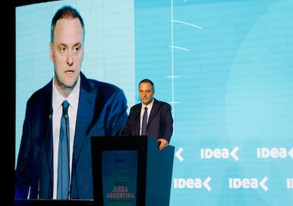 Manuel Adorni en IDEA