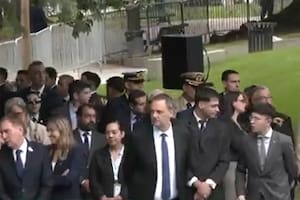 Con Adorni en primera fila, Milei encabeza el acto central por el Día de Malvinas