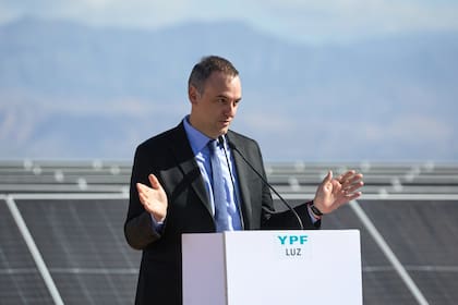 Manuel Adorni en la inauguración y puesta en marcha de un parque solar el jueves pasado, en Mendoza