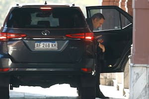 Adorni dará hoy una conferencia de prensa, recibirá a ministros y cerrará la semana con los Milei