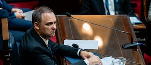 Volvió el Adorni altanero, pero se fue sin revelar los secretos de su patrimonio