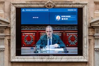 Adorni buscará rebatir al contratista de su casa ante la Justicia; la recaudación tributaria lleva 9 meses en caída