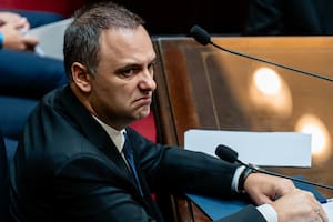 Preguntas sensibles, victimización, chicanas y agravios: así fue la exposición de Adorni en el Congreso