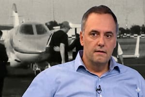 Apareció otra factura y complica más a Adorni: el vuelo de vuelta también lo pagó su amigo Grandio