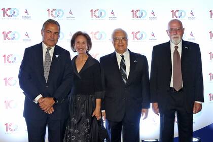Manuel Aguirre, María de Prado, el embajador Edward Prado, y Hugo Kranjc