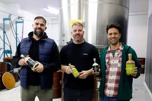 Manuel Conde, Ezequiel Maschwitz y Leonardo Dorsch, dueños de la fábrica de licor de pistacho Attimo en Mar del Plata