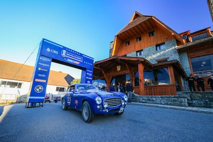 Manuel Eliçabe y su Ferrari 166 Inter_ 195 S original de 1950 que en el Concurso de la Elegancia fue coronado como "The Best of Show".