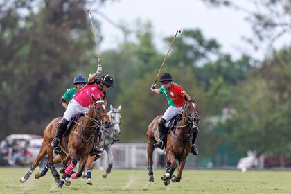 Manuel Elizalde, de Trenque Lauquen, al ataque, con la marca de Valerio Zubiaurre