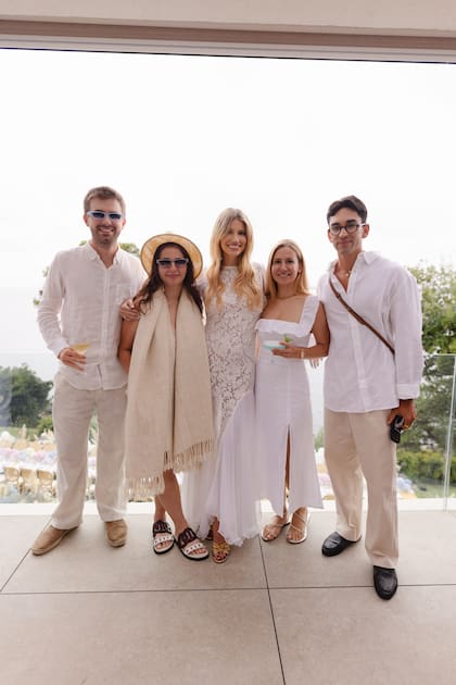 Manuel Franck , Bianca Sasson, Angie, Clara Berisso y Santiago Mazzei.