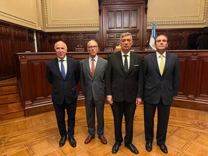 Manuel García-Mansilla, el día de su juramento en la Corte, con Ricardo Lorenzetti, Carlos Rosenkrantz y Horacio Rosatti