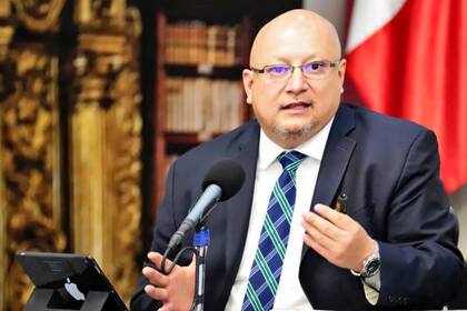 Manuel Gerardo Flores Romero, economista de la OCDE