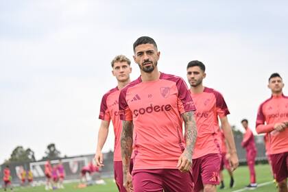 Manuel Lanzini, Facundo Colidio y Santiago Simón, en un entrenamiento de River