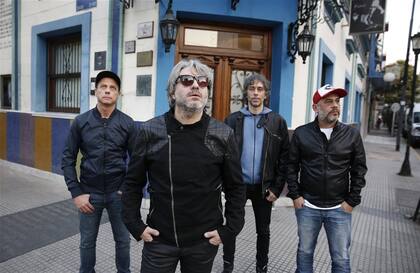 Manuel Moretti y tres de los músicos del hoy sexteto