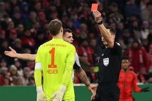 Y un día, ocurrió: echaron a Neuer, el arquero de 38 años que pasó una vida sin tarjetas rojas