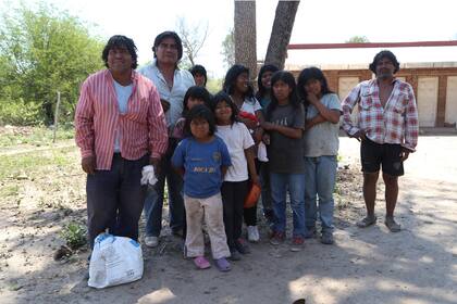 Manuel no sabe si mañana va a poder darle de comer a sus hijos