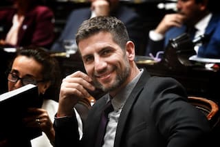 Quién es Manuel Quintar, el diputado libertario que fue al Congreso con un Tesla Cybertruck
