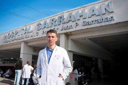 Manuel Robaldo, tiene 27 años, y es residente del Garrahan