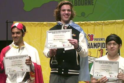 Manuel tardó 18 segundos en armar, a ciegas, un cubo mágico de 3x3x3