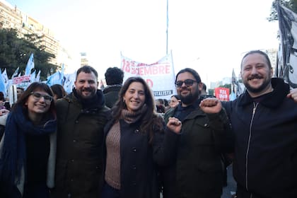 Manuela Castañeira, referente del Nuevo MAS, junto a dirigentes de su espacio