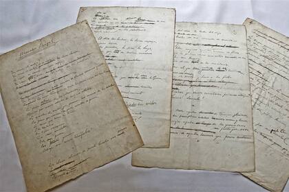 Manuscrito del poema “Marcha triunfal”
