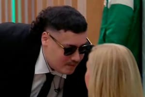 Manzana volvió a la casa de Gran Hermano y buscó a Virginia para darle un beso