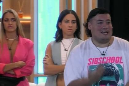 Manzana y Furia protagonizan un fuerte enfrentamiento dentro del juego (Captura video)