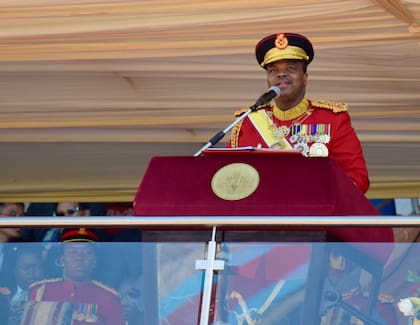 MANZINI, SUAZILANDIA - 19 DE ABRIL DE 2018: El rey Mswati III anuncia que cambiará el nombre de Suazilandia por el de Reino de eSwatini, con efecto inmediato.