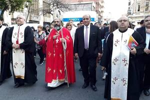 Manzur encabeza la procesión por el centenario de la fundación de la Iglesia Maronita en Tucumán, junto al sacerdote Chaine Charbel y al superior de la Orden Libanesa Maronita, Naamtalah Hachem