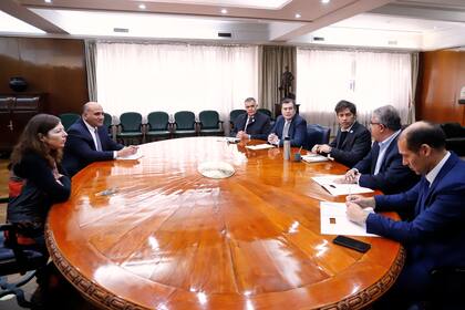 Manzur y Batakis se reunieron con gobernadores en el Palacio de Hacienda