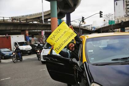 Mapa: los taxistas se movilizan en diez puntos de la ciudad para protestar contra Uber, 9 de Julio y San Juan.