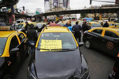 Mapa: los taxistas se movilizan en diez puntos de la ciudad para protestar contra Uber, 9 de Julio y San Juan.