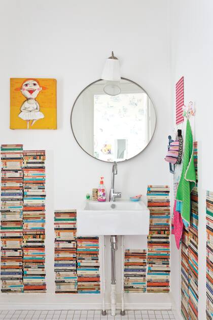 Maquillarse o afeitarse en el baño requiere siempre de una luz bien clara que apunte sobre el espejo