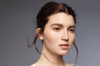 Maquilló Jazmín Calcarami con productos Maybelline NY. Peinó Jésica Báez para JC Agency con productos Algaparf Milano.