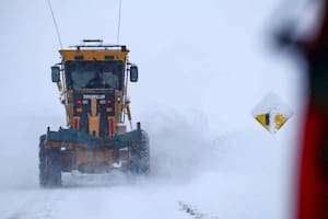 Cortan las rutas nacionales 3 y 40 y suspenden clases por un fuerte temporal de nieve