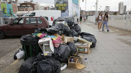 Mar del Plata amaneció repleta de basura tras 48 horas sin recolección de residuos por un paro