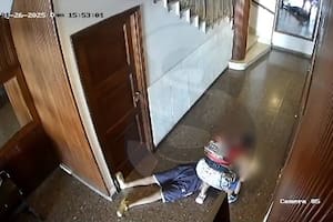 Mar del Plata: aprovechó que un hombre se descompensó en el hall de un edificio y le robó
