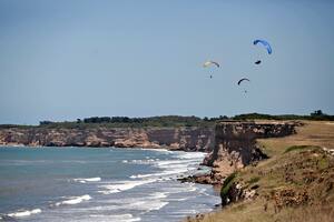 Mar del Plata desde el aire. Vuelos en parapente desde los acantilados