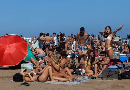 “Mar del Plata es el gran lugar que hoy tenemos para ver a las grandes figuras de la electrónica durante el verano”, dicen